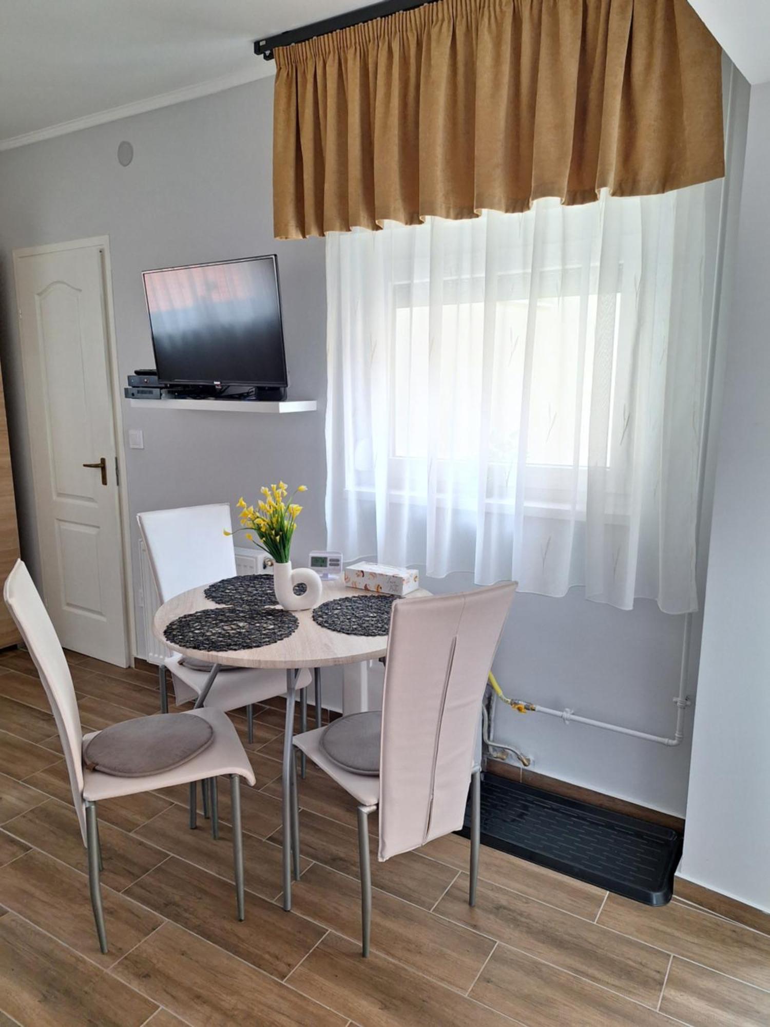 Varfal Apartman Έγκερ Εξωτερικό φωτογραφία