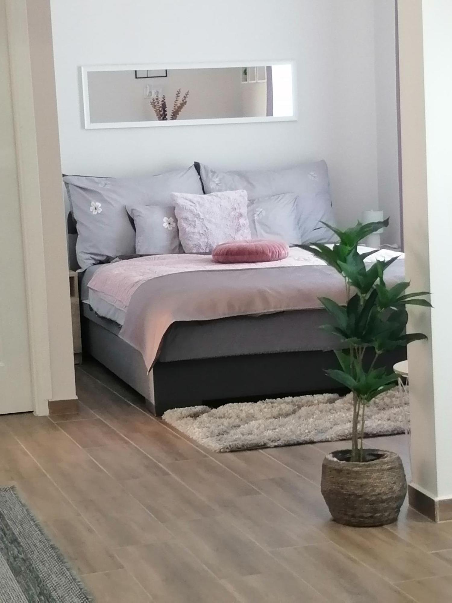 Varfal Apartman Έγκερ Εξωτερικό φωτογραφία