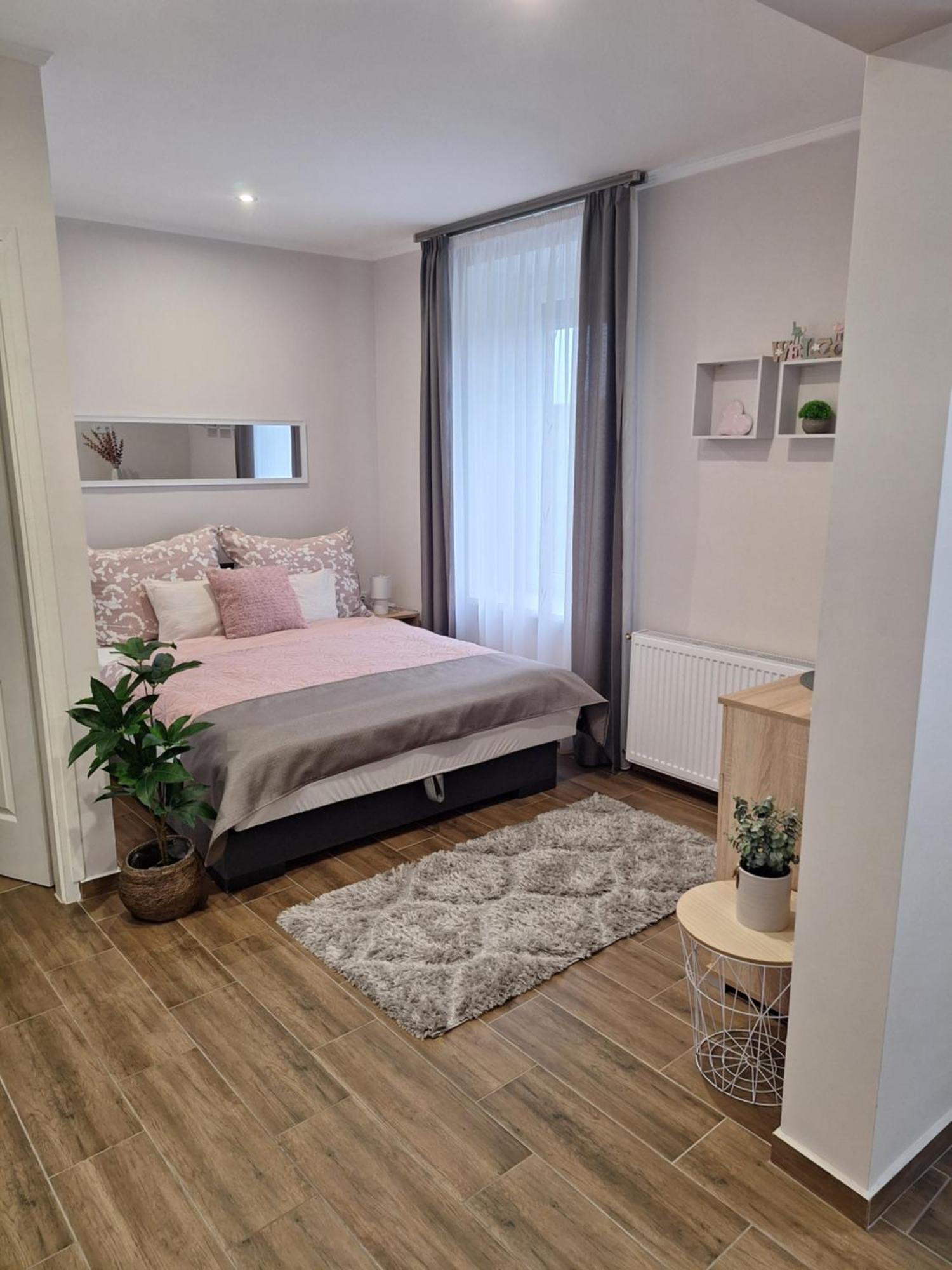 Varfal Apartman Έγκερ Δωμάτιο φωτογραφία